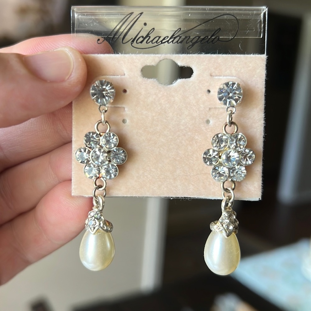 NWT beautiful Michaelangelo earrings